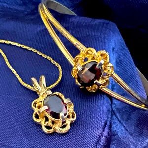 **Genuine Vintage** Beautiful Garnet Bracelet and Necklace Set